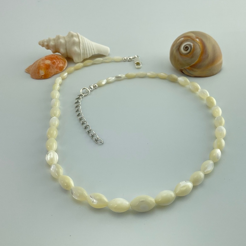 Mother of Pearl Choker Necklace, Handmade, Graduated Oval Beads, 16" Long - Picture 12 of 12